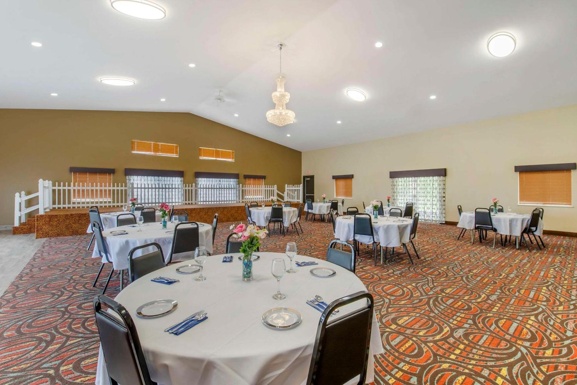 Comfort Inn & Suites New Lisbon Ngoại thất bức ảnh