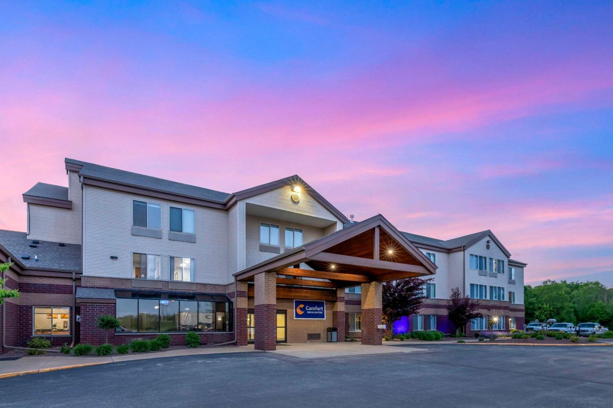 Comfort Inn & Suites New Lisbon Ngoại thất bức ảnh