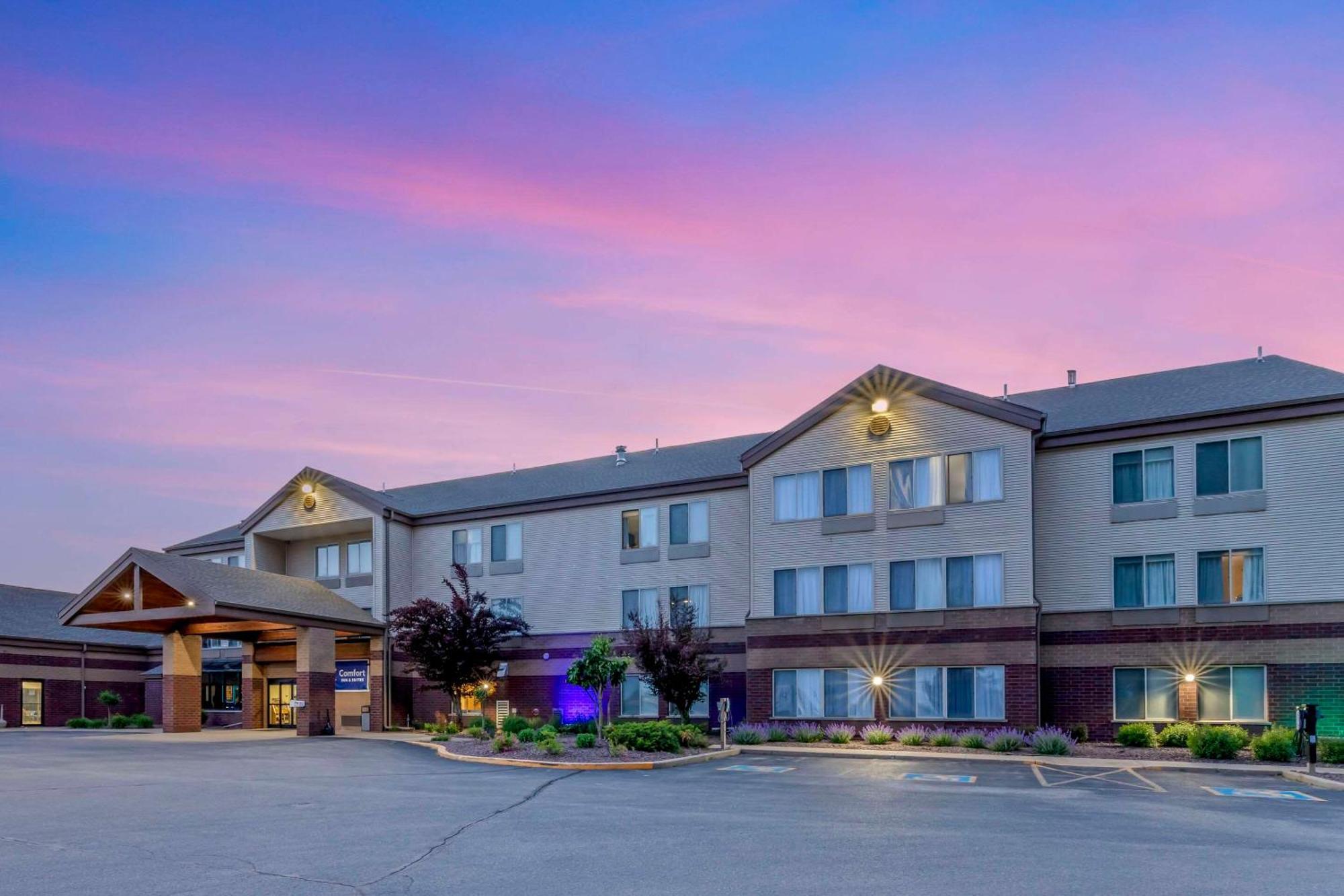 Comfort Inn & Suites New Lisbon Ngoại thất bức ảnh